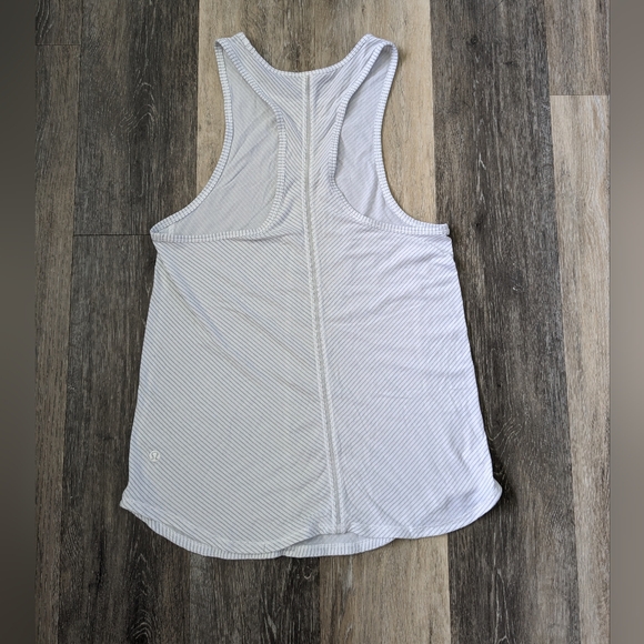 🍋 Lululemon Essence Tank 🍋 White, excellent used condition - Picture 3 of 8